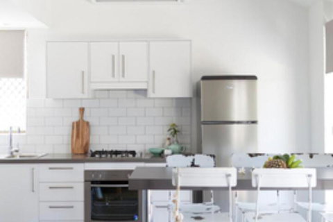 Bayshore Bungalows - Accommodation Guide 2