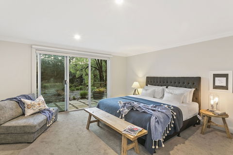 Lakes Edge - Accommodation Asia 2