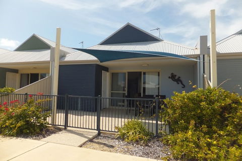 Seafront Unit 49 - Accommodation Asia 1