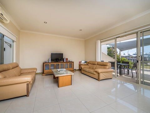 Seafront Unit 49 - Accommodation Asia 4