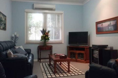 Langley Cottage B & B - Accommodation Asia 6