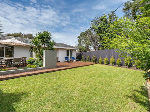 Front Beach Shack - Accommodation Guide 1