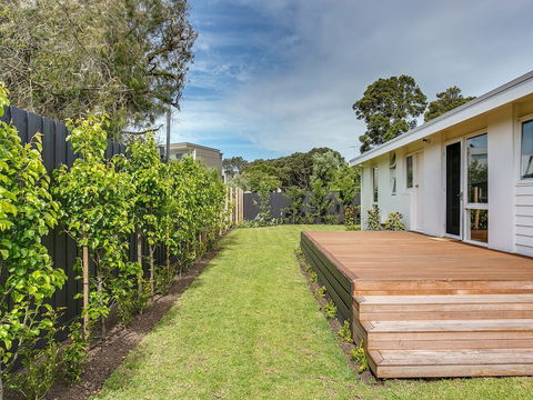Front Beach Shack - Accommodation Guide 0