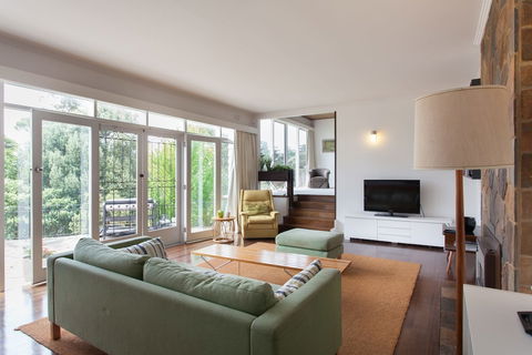Sunseeker House - Accommodation Guide 6