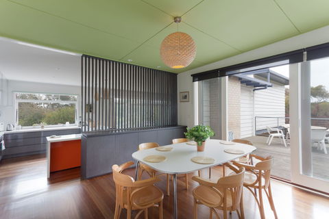 Sunseeker House - Accommodation Guide 4