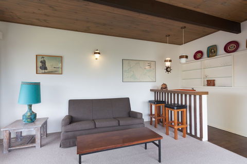 Sunseeker House - Accommodation Guide 3