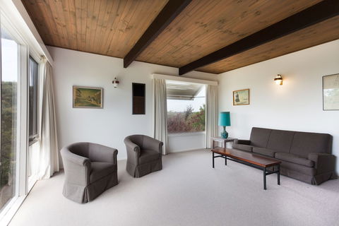 Sunseeker House - Accommodation Guide 5