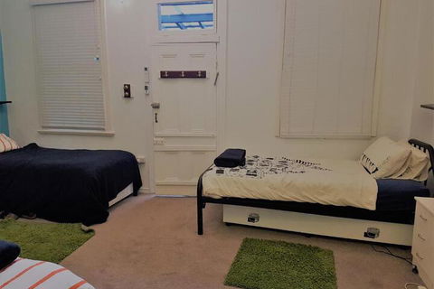 Shannon House - Accommodation Guide 2