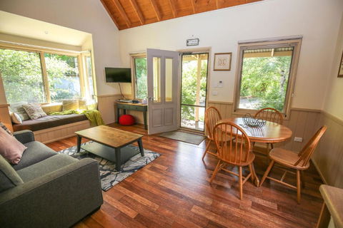 Alpine Arnica Cottage 2 - Accommodation Asia 4