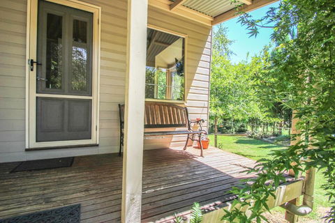 Alpine Arnica Cottage 2 - Accommodation Asia 1