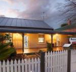 Rawsons Retreat Five Bedroom Home Walk CBD Includes Breakfast - Accommodation Asia