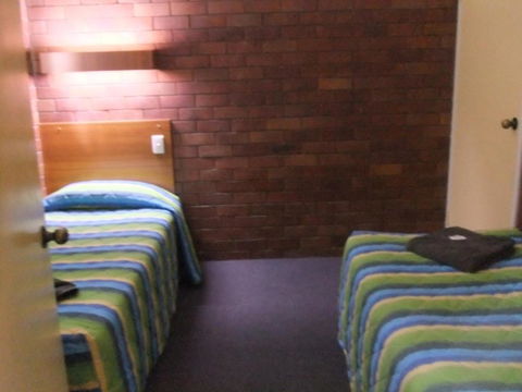 Golden West Motor Inn - Accommodation Guide 1