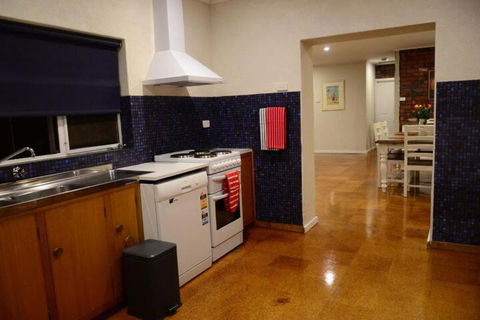Ratcliff Cottage - Accommodation Asia 7