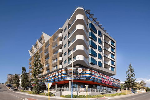 Ramada VetroBlu Scarborough Beach - Accommodation Asia 4