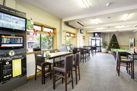 Nightcap At Hume Hotel - Accommodation Asia 4