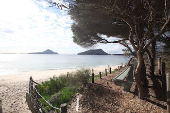 Beachfront Shoal Bay - Accommodation Asia 0