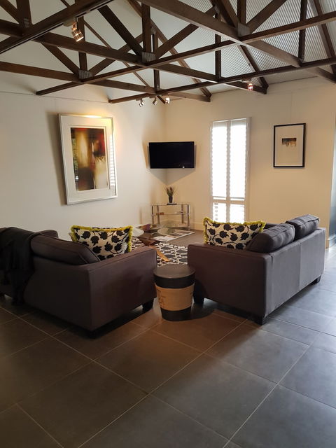 Irongate Studio - Accommodation Guide 5