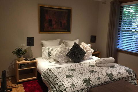 Abode33 - Accommodation Guide 3