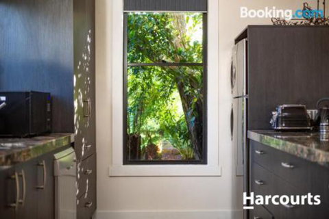 The WeareHouse In Deloraine - Accommodation Guide 7