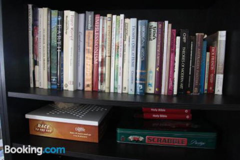 The WeareHouse In Deloraine - Accommodation Guide 5