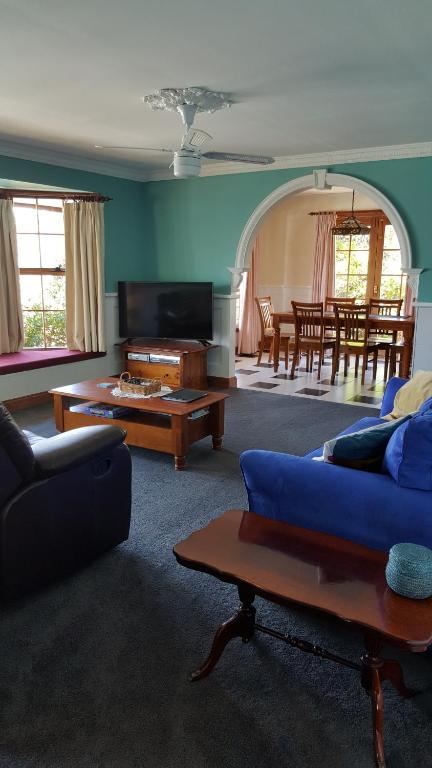Marias At Swansea - Accommodation Guide 1