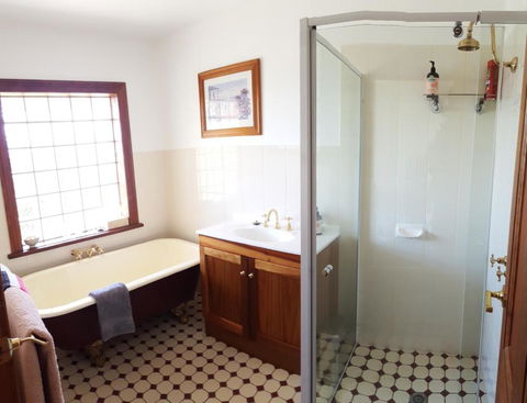 Marias At Swansea - Accommodation Guide 6