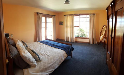 Marias At Swansea - Accommodation Guide 4