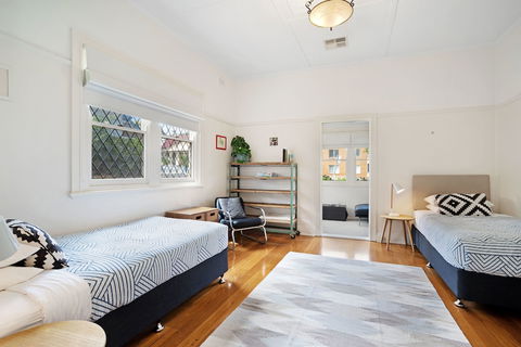 Newcastle Executive Homes - Cooks Hill Cottage - Accommodation Asia 6