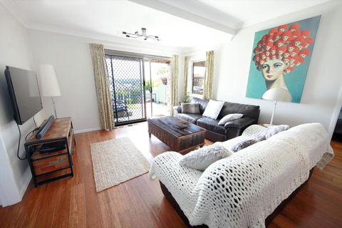 Bundeena Base Holiday Home - Accommodation Guide 4