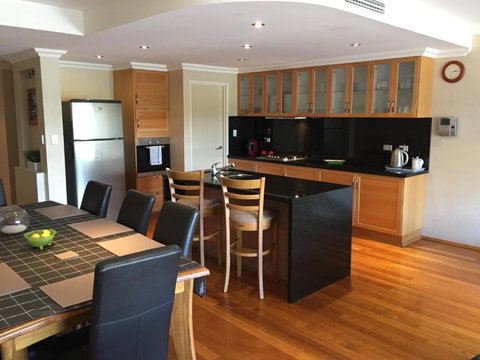 Huge House On The Grand Canal - Accommodation Guide 6