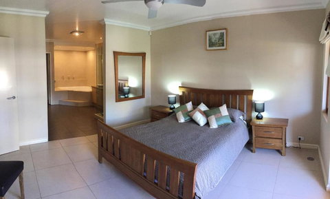 Huge House On The Grand Canal - Accommodation Guide 3