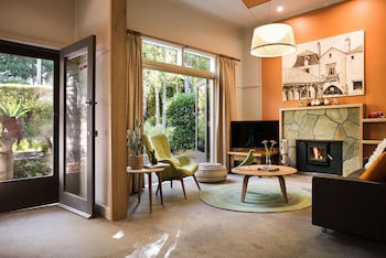 Burrall Lodge - Accommodation Asia 1