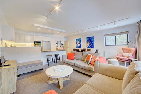 Snow Ski Apartments 36 - Accommodation Guide 4