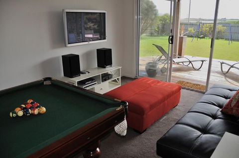 Island Daze Surf Beach Phillip Island - Accommodation Guide 4
