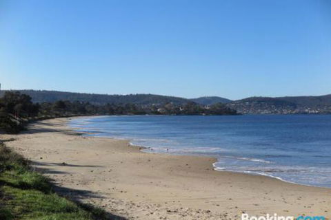Beachside Rest - Accommodation Guide 3