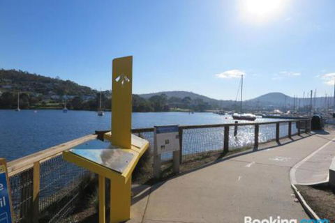 Beachside Rest - Accommodation Guide 4