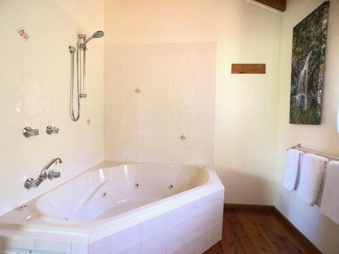 Pencil Creek Cottages - Accommodation Guide 2