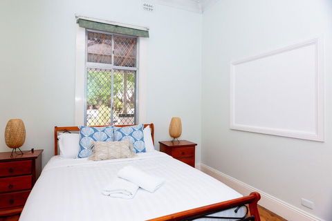 Best Central House â€“ Sleeps 11 - Accommodation Asia 4