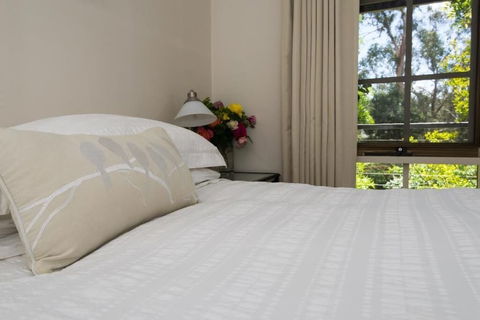 Hollyhock B&B - Accommodation Asia 6