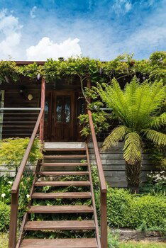 Hollyhock B&B - Accommodation Asia 0