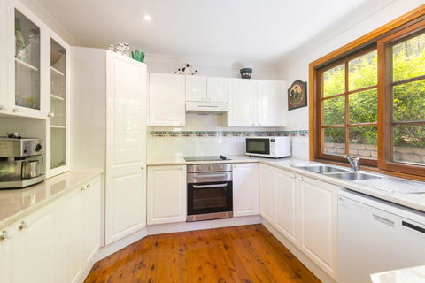 Cants Cottage - Accommodation Guide 4