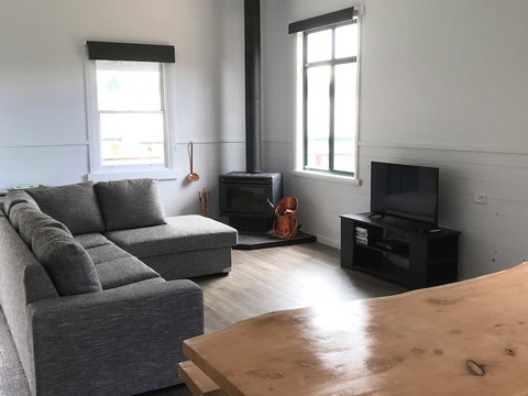 Derby Digs Cottage - Accommodation Guide 4