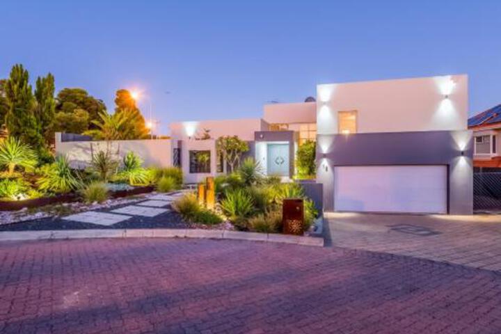 Dianella WA Accommodation Asia