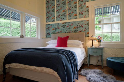 Little Violet - Accommodation Guide 1