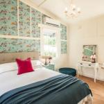 Little Violet - Accommodation Guide 0