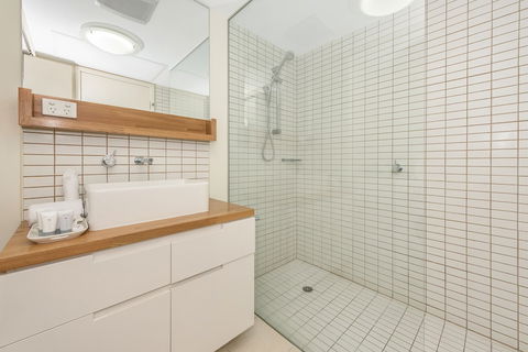 1 Bright Point Apartment 5101 - Accommodation Guide 4