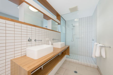 1 Bright Point Apartment 5101 - Accommodation Guide 3