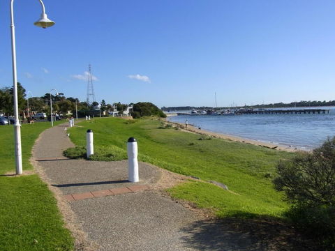 Black Dolphin Waterfront Townhouse Bay Views - Accommodation Guide 5