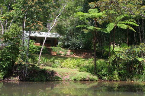 The Pond Cottage - Accommodation Guide 4