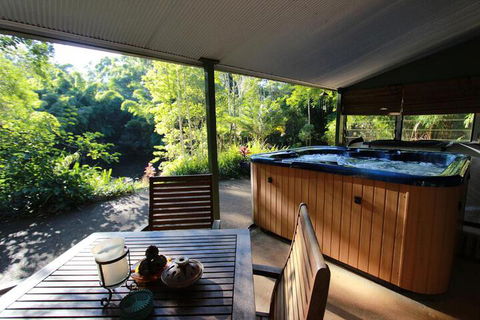 The Pond Cottage - Accommodation Guide 2